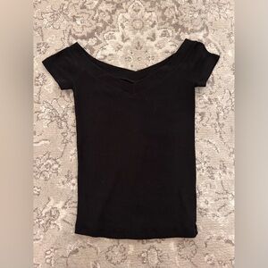 Aritzia Black V-Neck Short Sleeve Tee